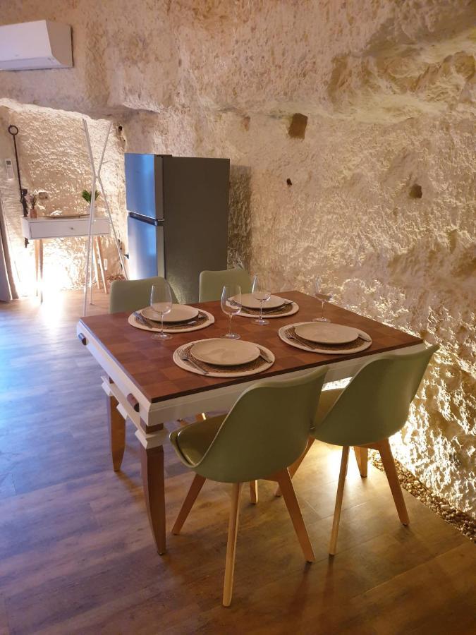 La Grotte Du Bonheur Lägenhet Cangey Exteriör bild